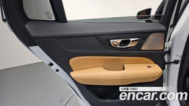 Volvo V60 Cross Country 2024 — Photo 12/36