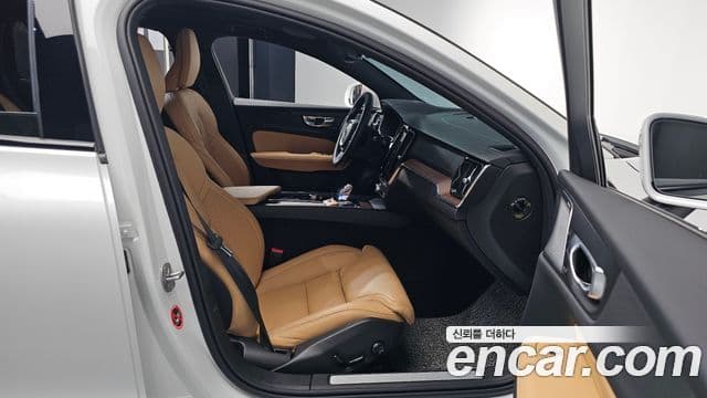 Volvo V60 Cross Country 2024 — Photo 17/36