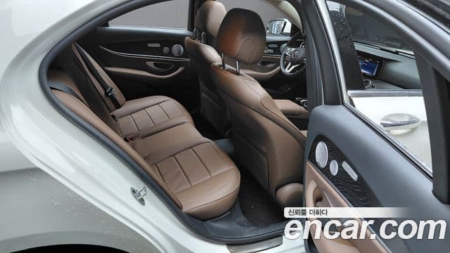 Mercedes-Benz E-Class 2019 — Şəkil 12/20
