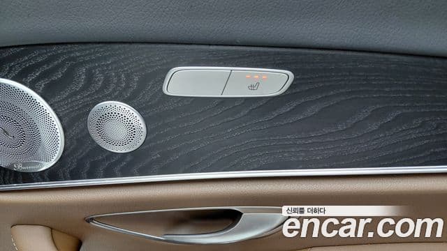 Mercedes-Benz E-Class 2019 — Şəkil 19/20