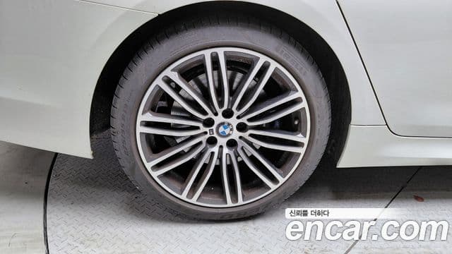 BMW 5 Series 2020 — ფოტო 5/20