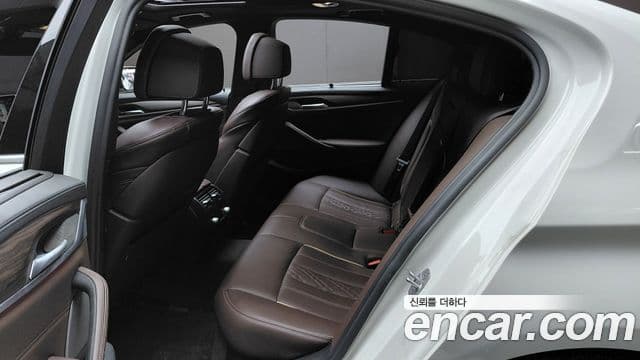 BMW 5 Series 2020 — ფოტო 11/20