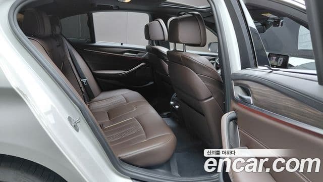 BMW 5 Series 2020 — ფოტო 19/20