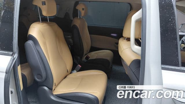 Kia Carnival 2020 — Фото 12/20