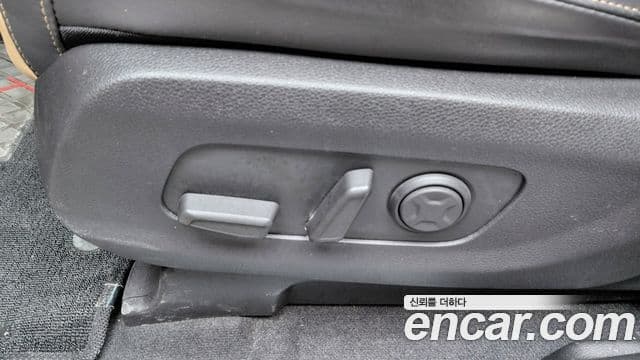 Kia Carnival 2020 — ფოტო 18/20