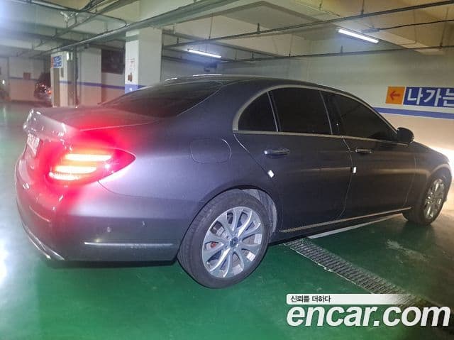 Mercedes-Benz E-Class 2018 — Şəkil 8/20