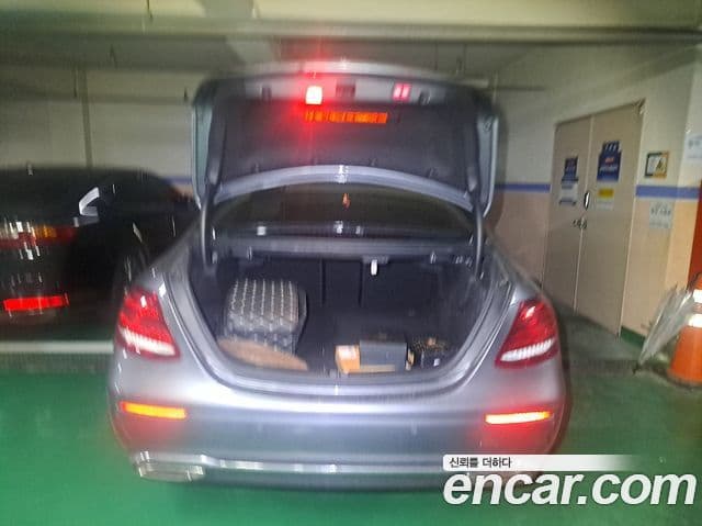 Mercedes-Benz E-Class 2018 — Şəkil 12/20
