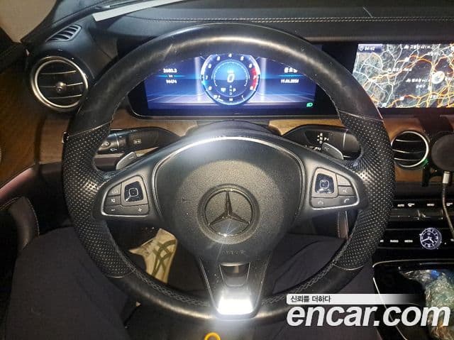 Mercedes-Benz E-Class 2018 — Şəkil 18/20