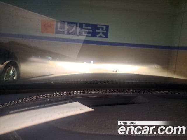 Mercedes-Benz E-Class 2018 — Şəkil 19/20