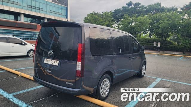 Hyundai Staria 2021 — ფოტო 1/19