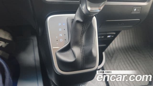 Hyundai Staria 2021 — ფოტო 8/19