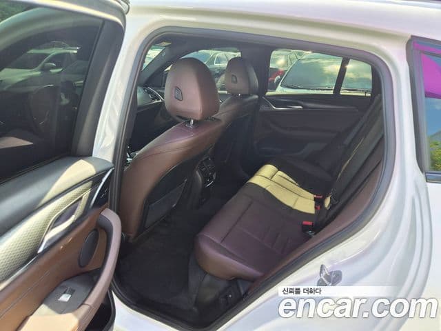 BMW X4 2022 — Photo 8/20