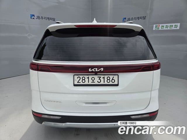 Kia Carnival 2022 — ფოტო 6/19