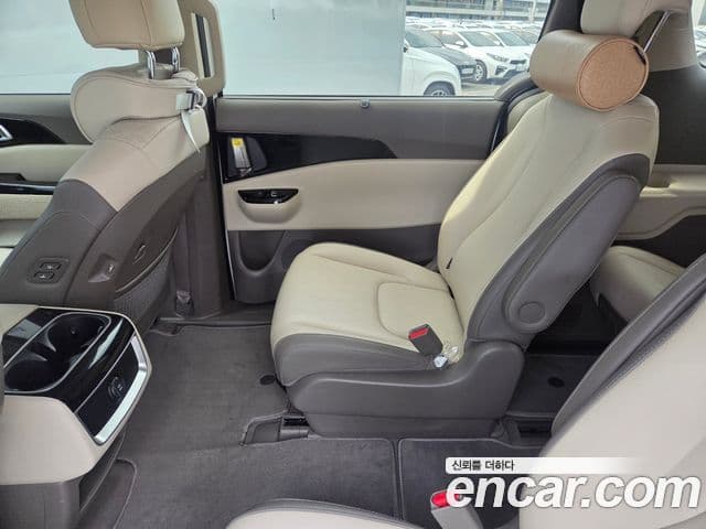 Kia Carnival 2022 — ფოტო 8/19