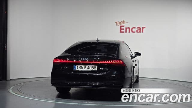 Audi A7 2022 — ფოტო 4/20