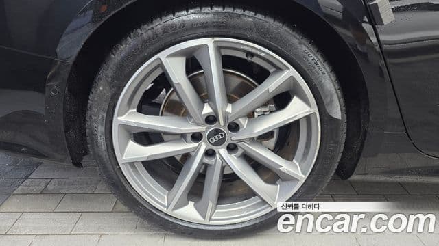 Audi A7 2022 — ფოტო 5/20