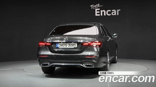 Mercedes-Benz E-Class 2022 — Фото 4/20