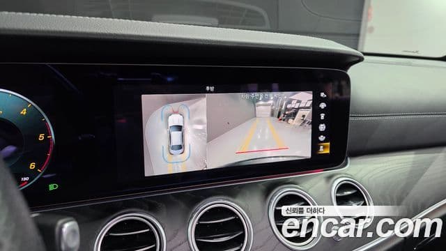 Mercedes-Benz E-Class 2022 — Фото 18/20