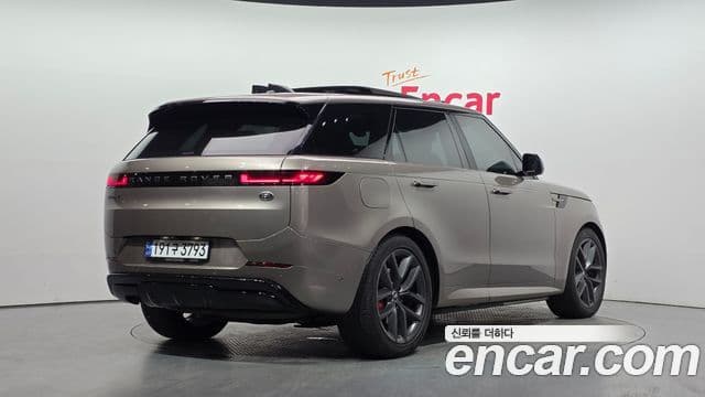 Land Rover Range Rover Sport 2023 — Фото 2/20