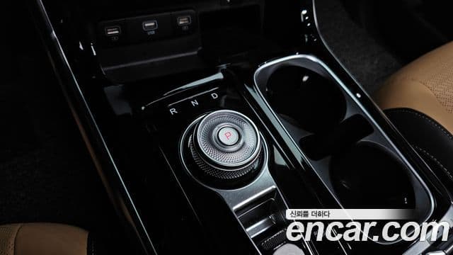 Kia Carnival 2021 — фото 9 из 20