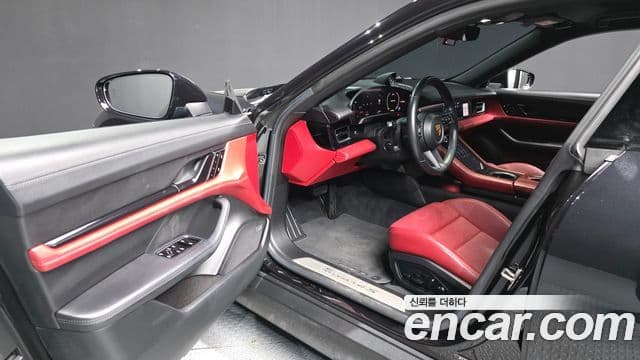 Porsche Taycan 2021 — Şəkil 10/34