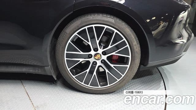 Porsche Taycan 2021 — Şəkil 28/34