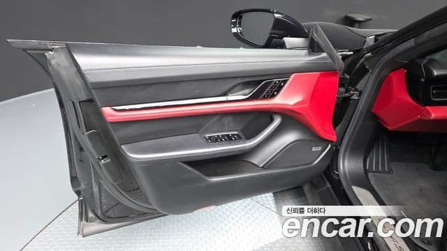 Porsche Taycan 2021 — Şəkil 18/34
