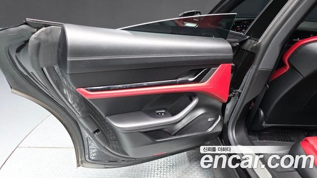 Porsche Taycan 2021 — Şəkil 31/34