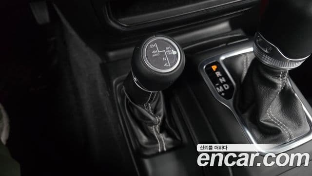 Jeep Wrangler 2021 — Şəkil 9/20
