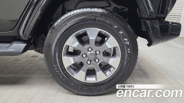Jeep Wrangler 2021 — Photo 33/33