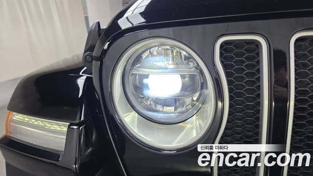 Jeep Wrangler 2021 — Photo 31/33