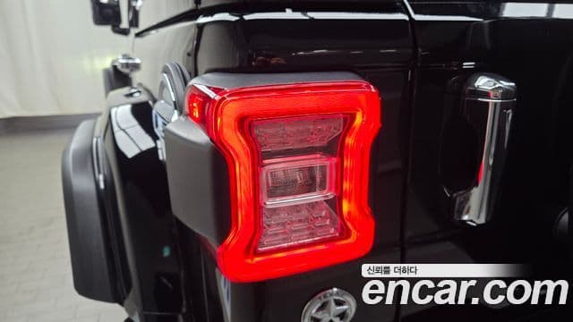 Jeep Wrangler 2021 — Photo 22/33