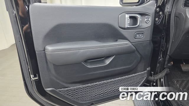 Jeep Wrangler 2021 — Photo 5/33