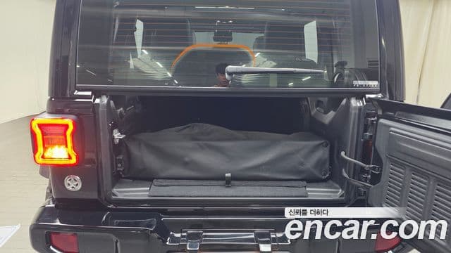 Jeep Wrangler 2021 — Photo 23/33