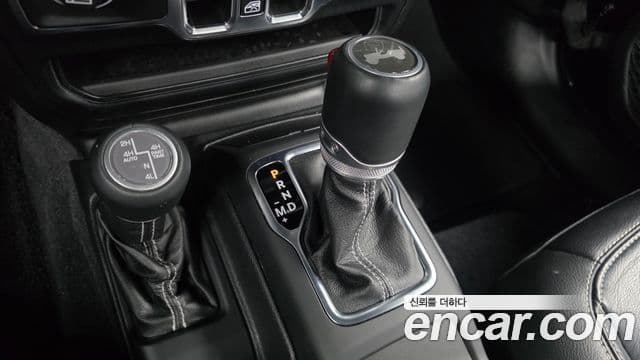 Jeep Wrangler 2021 — Photo 25/33