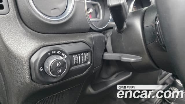 Jeep Wrangler 2021 — Photo 17/33