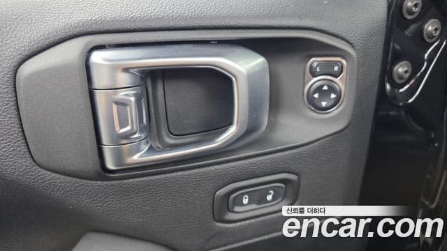 Jeep Wrangler 2021 — Photo 27/33