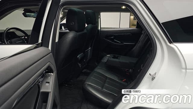 Land Rover Range Rover Evoque 2019 — фото 12 из 20