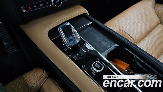 Volvo XC90 2022 — ფოტო 9/20
