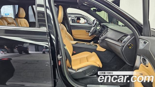 Volvo XC90 2022 — ფოტო 11/20