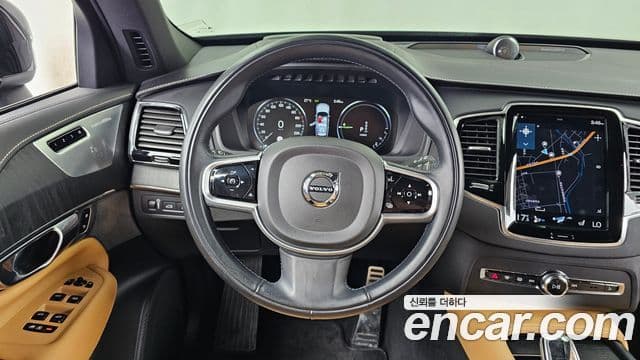 Volvo XC90 2022 — ფოტო 13/20