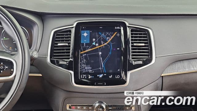 Volvo XC90 2022 — ფოტო 14/20