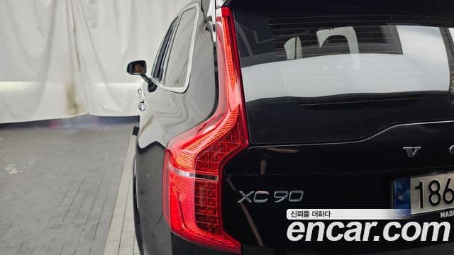 Volvo XC90 2022 — Şəkil 23/35