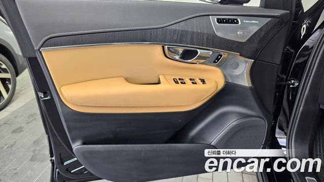 Volvo XC90 2022 — Şəkil 27/35