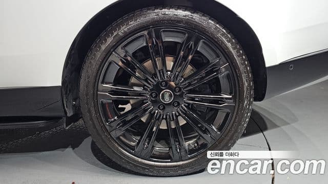 Land Rover Range Rover 2025 — Photo 26/38