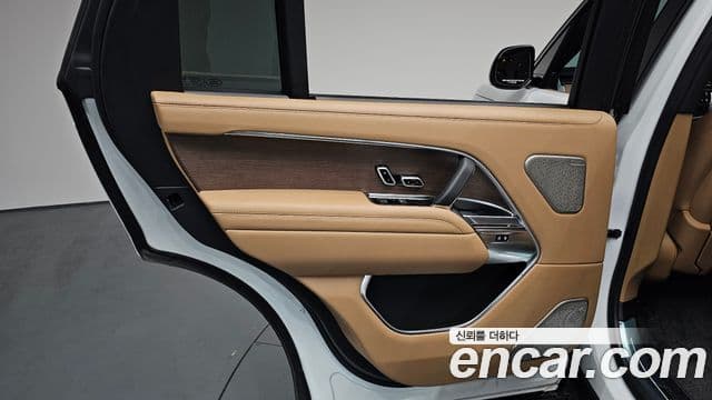 Land Rover Range Rover 2025 — Photo 25/38