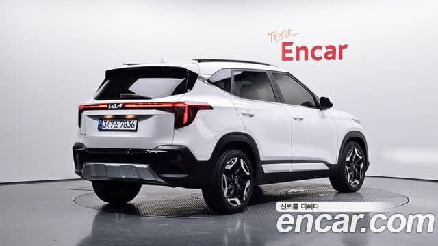 Kia Seltos 2023 — ფოტო 2/20