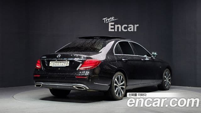Mercedes-Benz E-Class 2019 — ფოტო 2/20