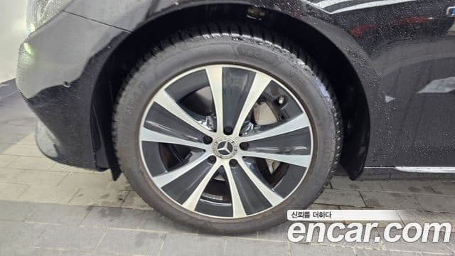 Mercedes-Benz E-Class 2019 — ფოტო 5/20