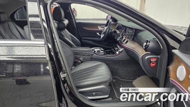 Mercedes-Benz E-Class 2019 — ფოტო 11/20